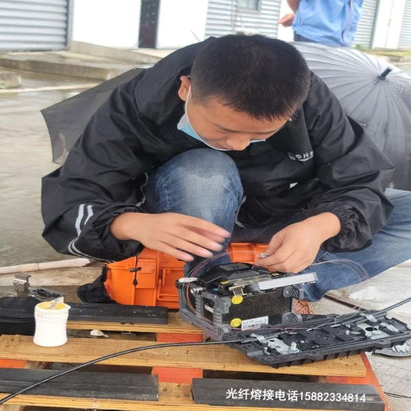 成都 青白江光纤熔接 光纤维修师傅电话15882334814